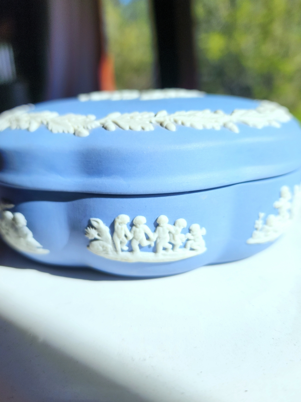 Vintage Wedgwood blue Jasperware lidded trinket box - Picture 5 of 5